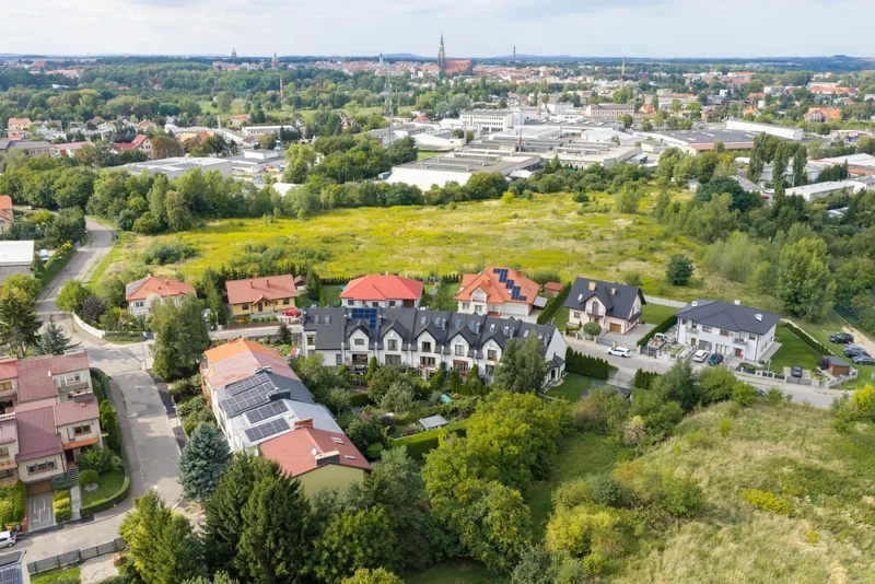 Szersze otoczenie działki w Świdnicy