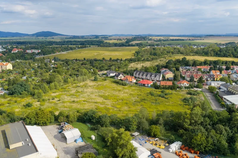 Działka w Świdnicy i jej otoczenie