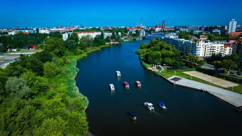 Odra, łodzie i nabrzeża Wrocławia